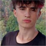 Estudiade Ingles con titulo de piano profesional se ofrece para dar clases de piano a domicilio